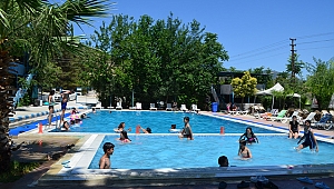Pamukkale'nin incisi Mavi Su Şirin Bahçe ziyaretçilerini bekliyor.